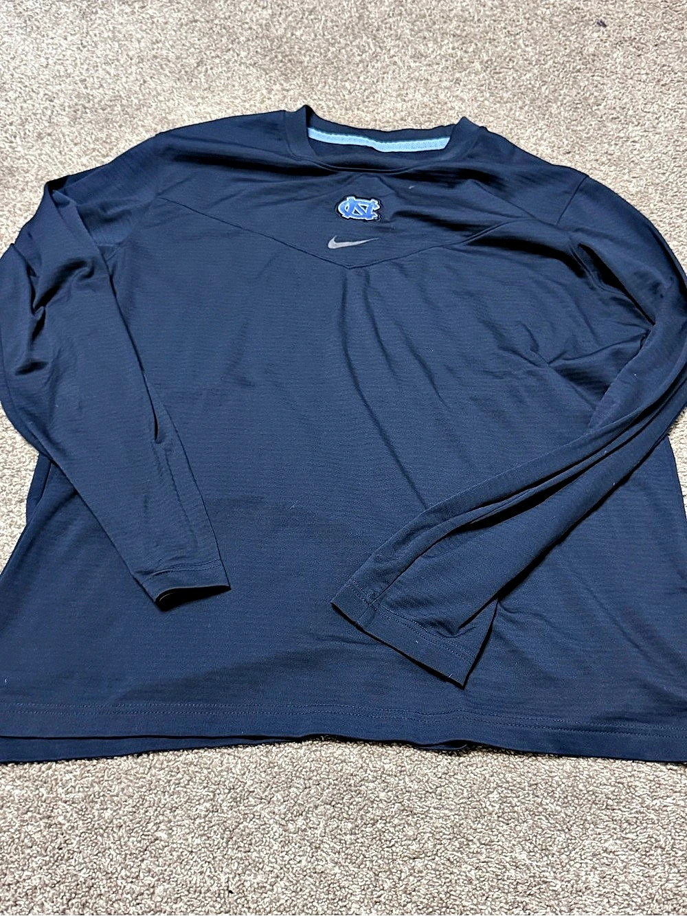 Nike UNC Tar Heels Dri-Fit Long Sleeve Shirt Blue Large